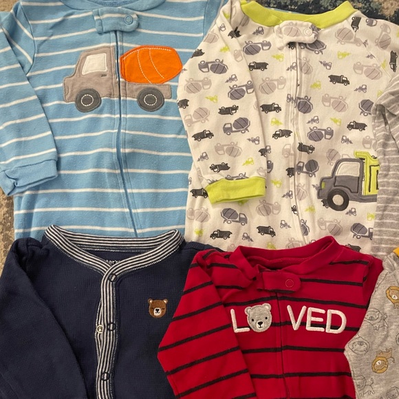 Carter’s Long sleeve footed onesies | Size 9 month | selling all 8 together - Picture 2 of 3
